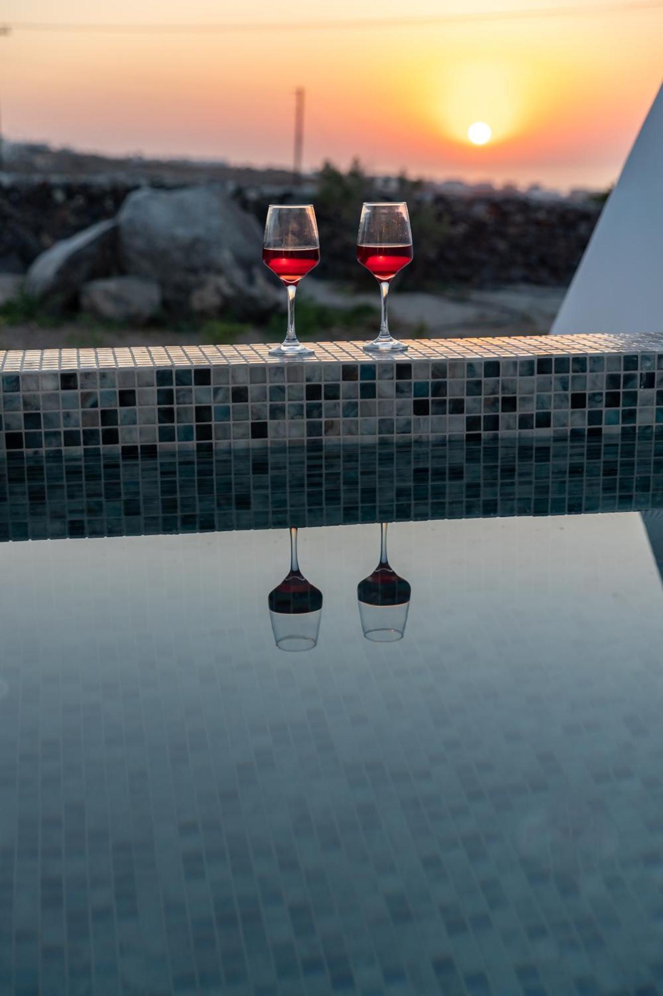 Theophrasti Suites Foinikiá المظهر الخارجي الصورة