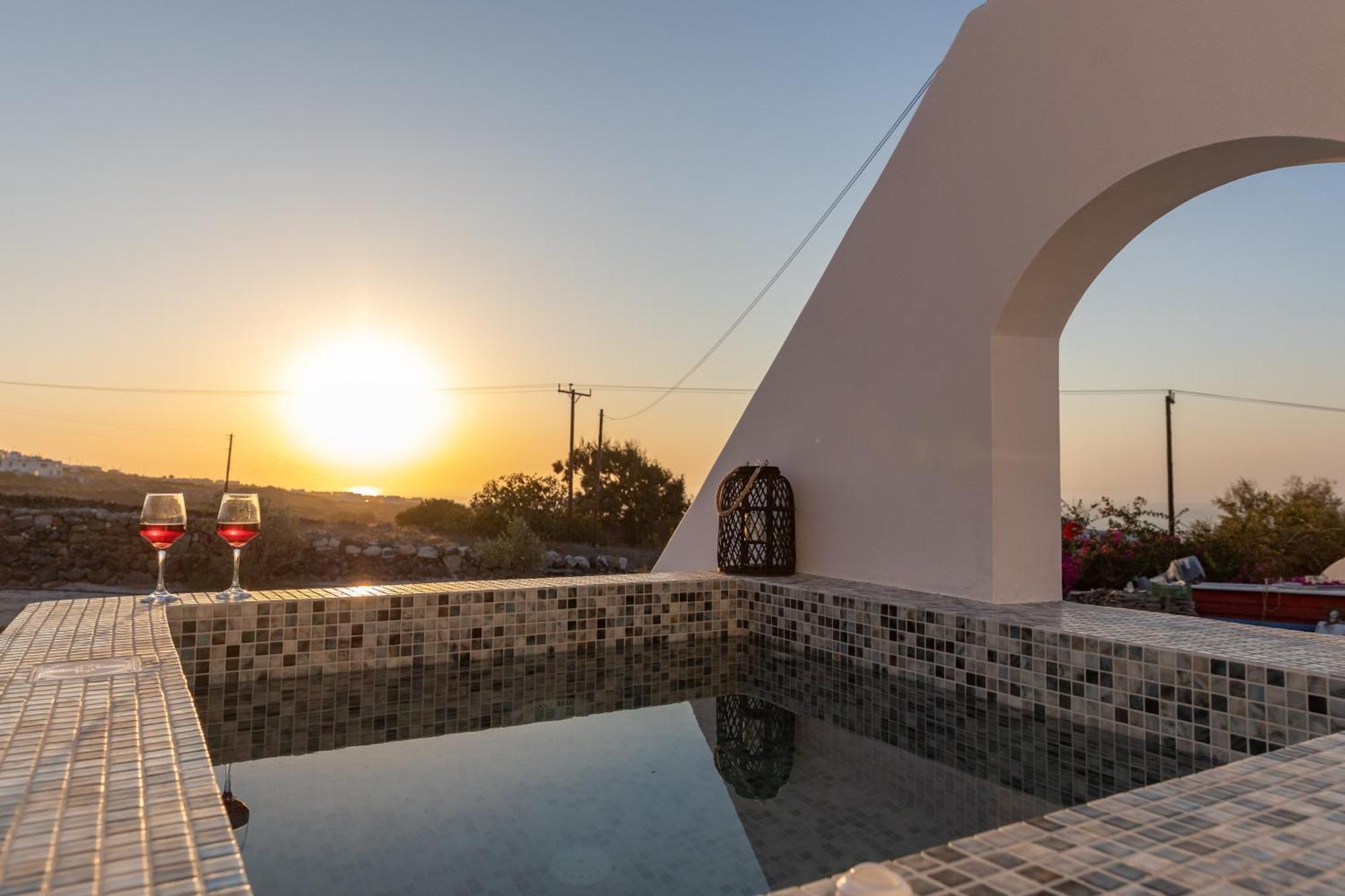 Theophrasti Suites Foinikiá الغرفة الصورة